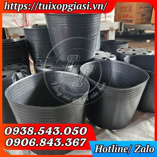 Chậu nhựa dẻo trồng cây màu đen