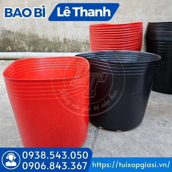 Chậu nhựa ươm cây màu đỏ đen