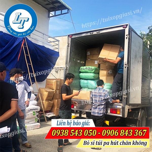 Chuẩn bị hàng túi pa hút chân không cho khách sỉ