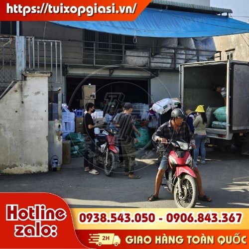 Lên hàng phụ kiện trang trí giỏ quà tết