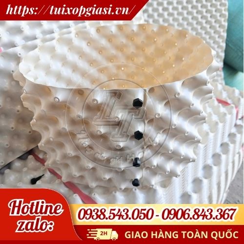 Tấm nhựa bó bầu cây màu trắng