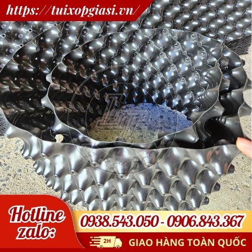 Tấm nhựa bó bầu cây màu đen