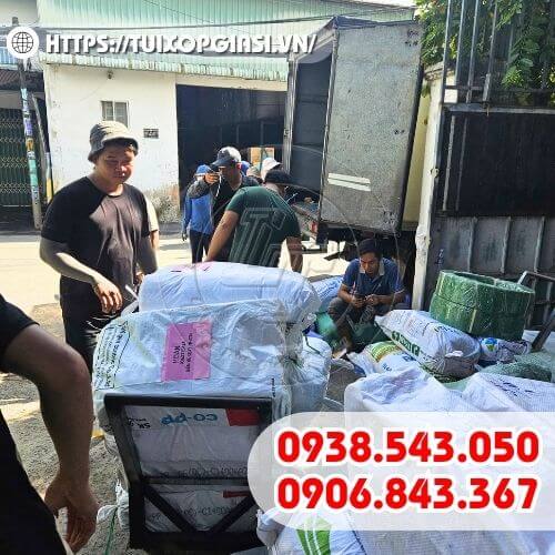 Lên hàng túi xốp hdpe trắng sữa cho khách HCM