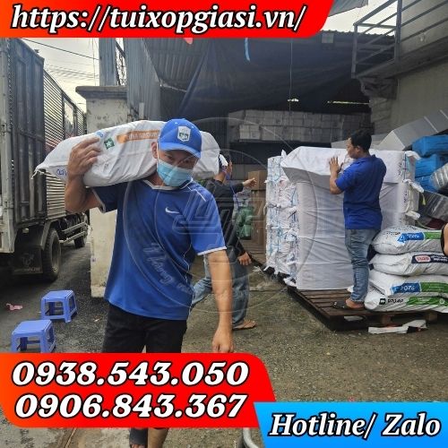 Lên hàng túi bóng đục lỗ cho khách HCM