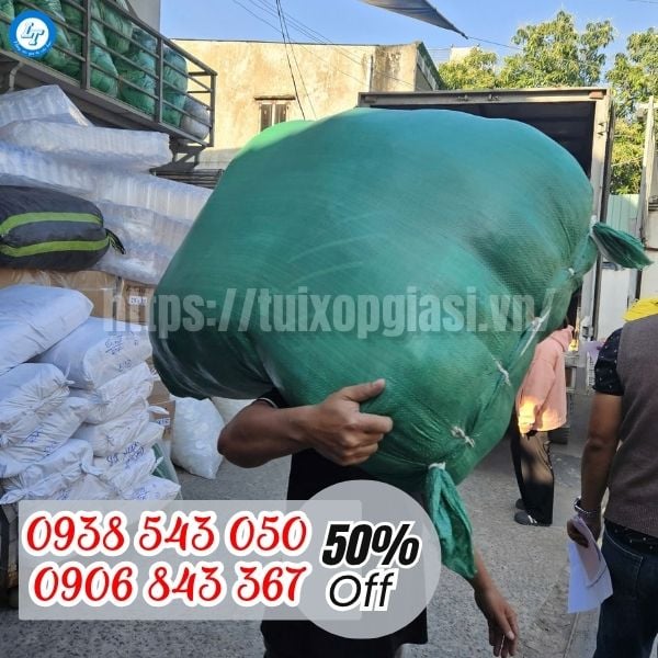 Lên hàng túi lưới đựng hành tỏi cho khách