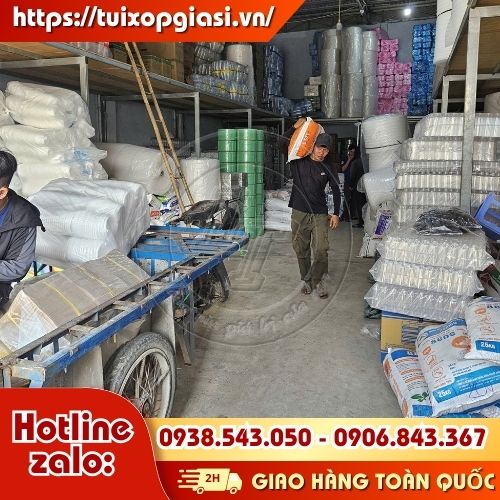 Lên hàng túi xốp màu zin cho khách