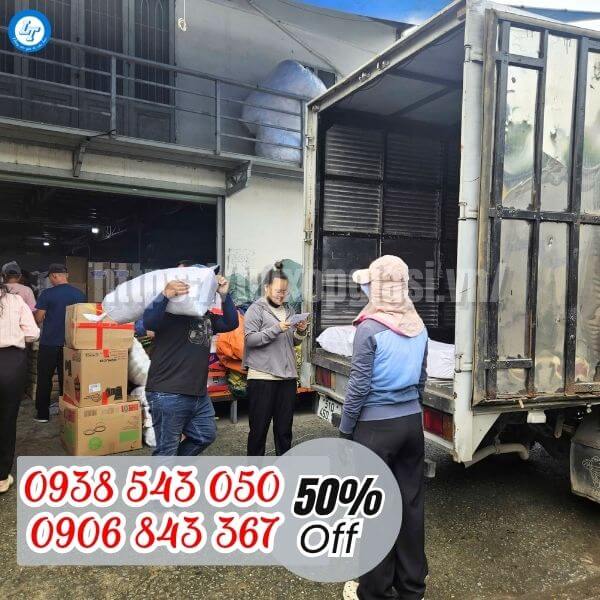 Lên hàng túi xốp siêu thị cho khách TPHCM