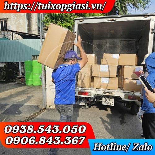 Lên hàng túi zip bạc đáy đứng cho khách