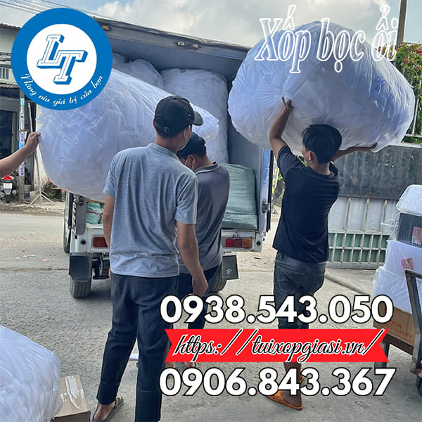 Đi đơn xốp bọc ổi cho khách