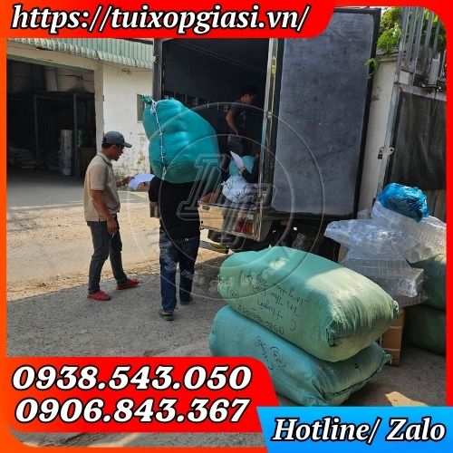 Đi túi lưới đựng trái cây cho khách tỉnh