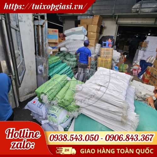 Kho hàng túi lưới nhựa đựng trái cây, hành tỏi, bánh kẹo