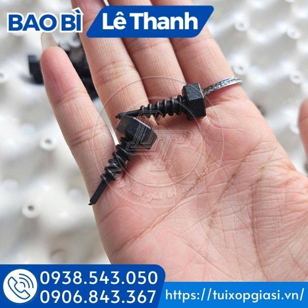 Ốc ghim tấm bầu nhựa bó cây