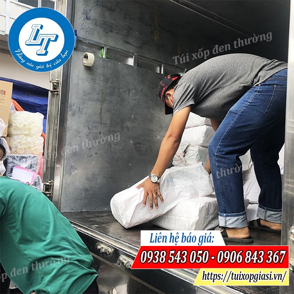 Giao hàng túi xốp đen thường cho khách long an