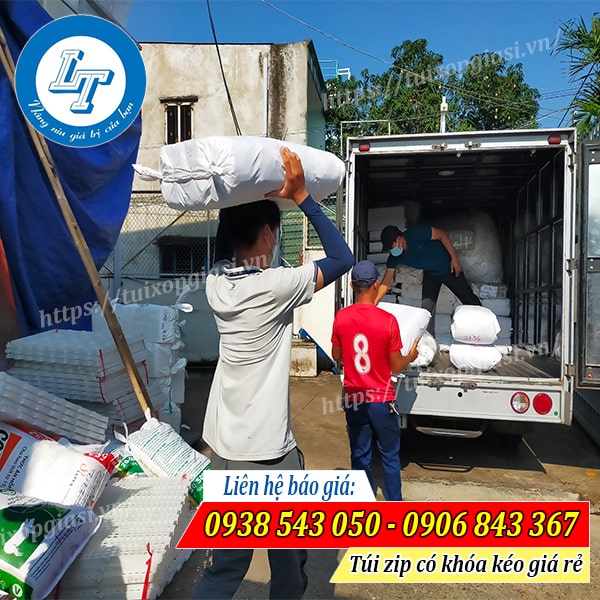 Giao hàng túi zip có khóa kéo