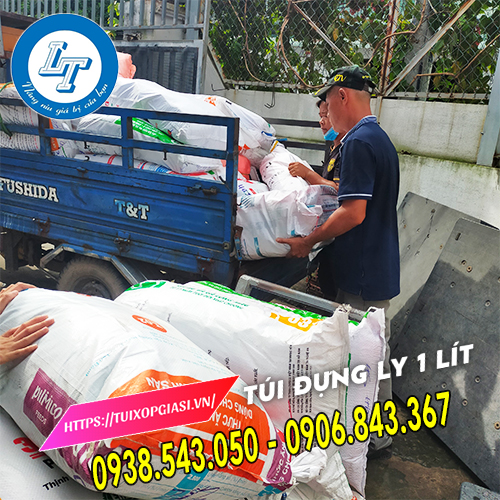 Giao túi đựng ly 1 lít cho khách tphcm