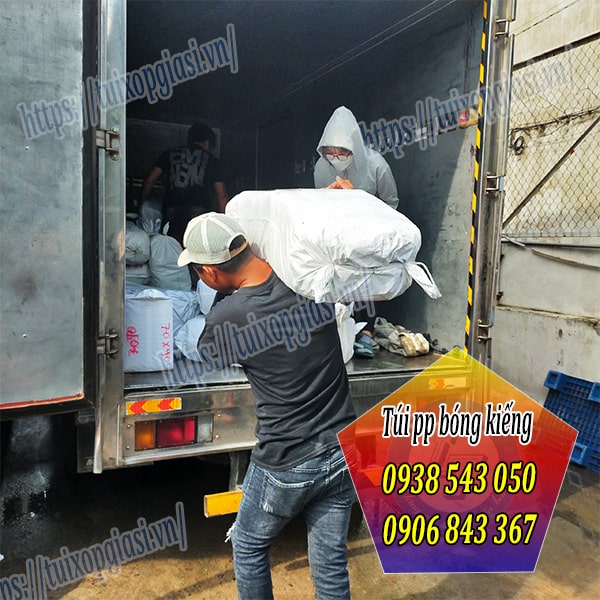 Giao túi pp bóng kiếng cho khách tphcm