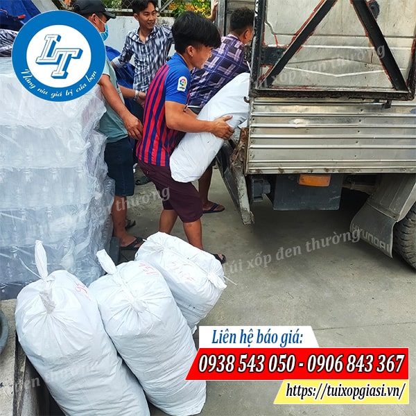 Giao túi xốp đen thường