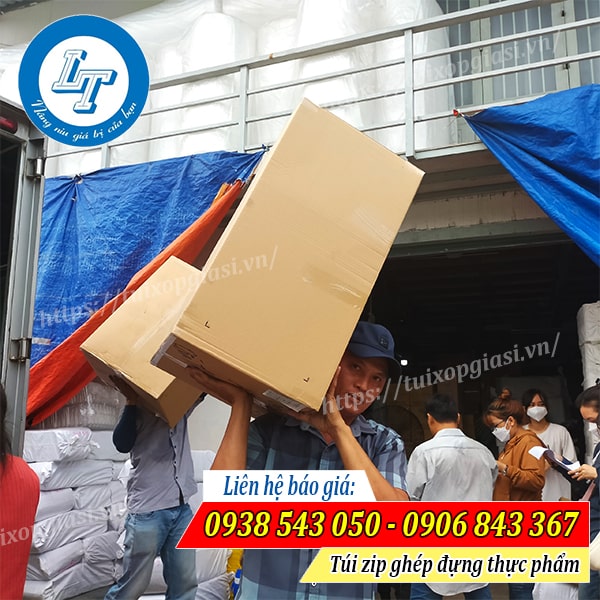 Giao túi zip ghép đựng thực phẩm cho khách tỉnh