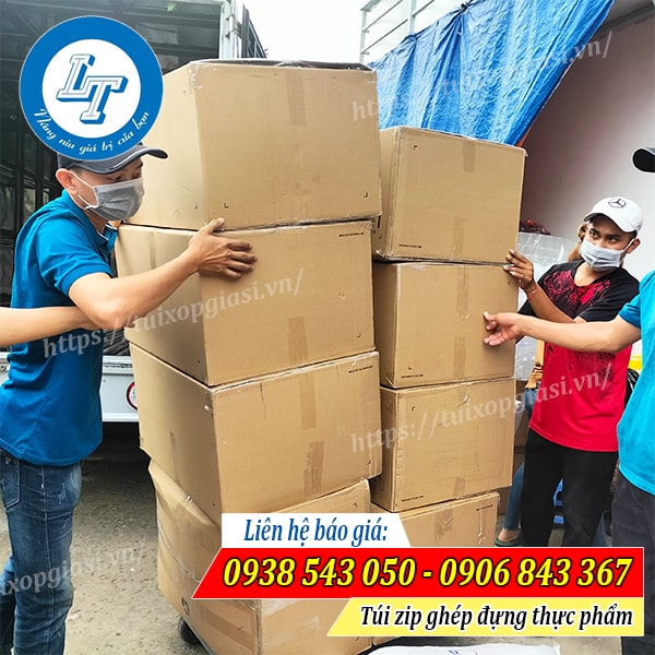 Giao túi zip ghép đựng thực phẩm cho khách