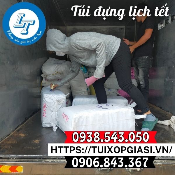 In túi đựng lịch tết tại Tiền Giang
