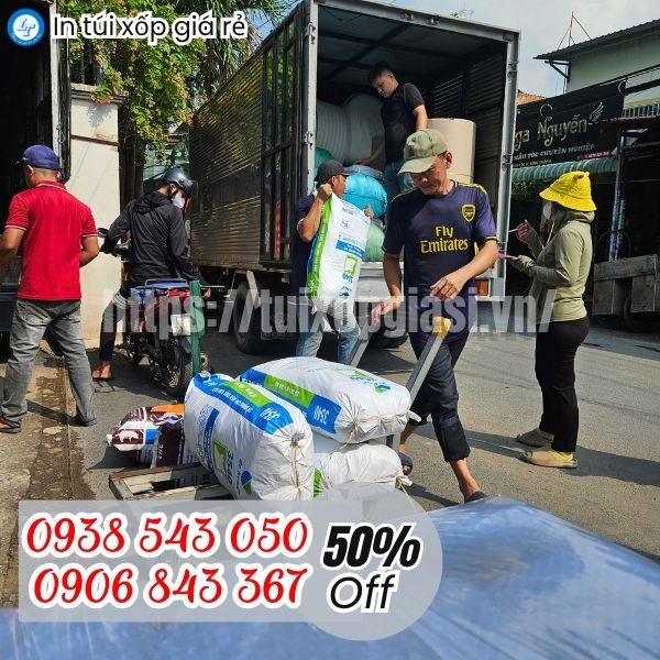 Lên hàng túi xốp in cho khách HCM