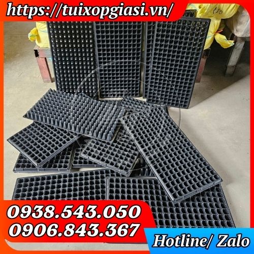 Khay nhựa ươm hạt giống