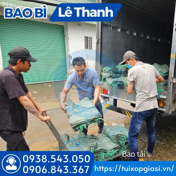 Lên hàng bao tải cho khách tỉnh