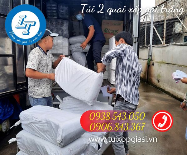 Lên hàng túi 2 quai xốp gai màu trắng