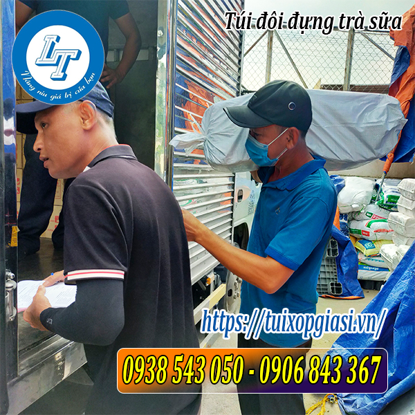 Lên hàng túi đôi đựng trà sữa