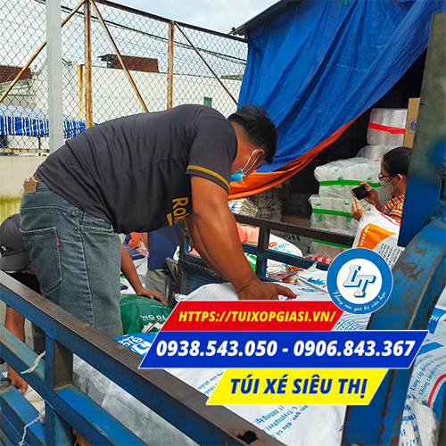 Lên hàng túi xé siêu thị