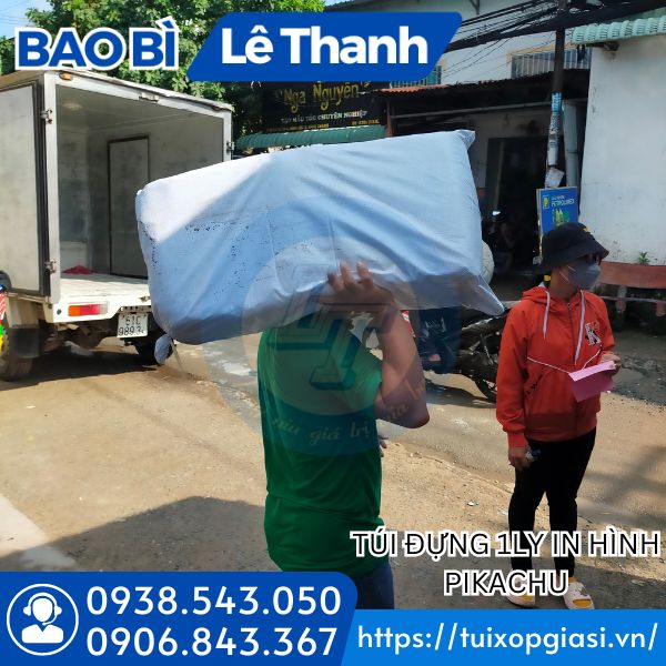 Lên hàng túi xốp đựng 1 ly pikachu