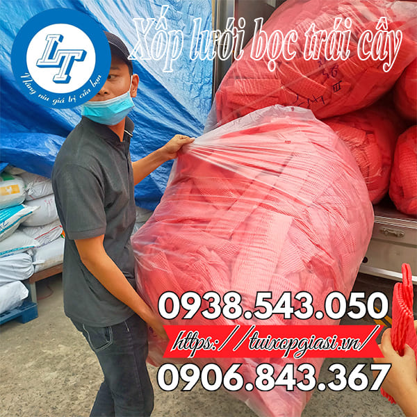 Lên hàng xốp lưới bọc trái cây cho khách HCM