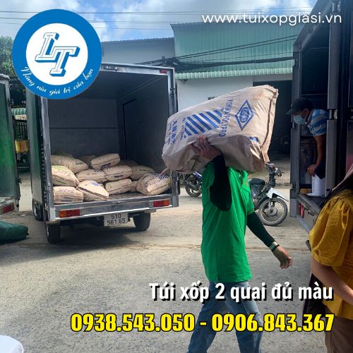 Lên hàng túi xốp 2 quai cho khách hcm