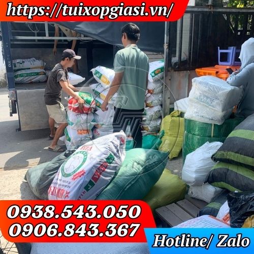 Lên hàng túi đựng ly cho khách sỉ