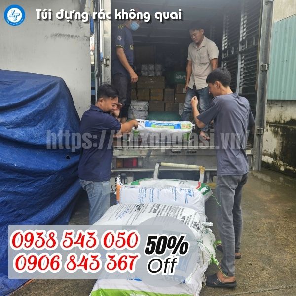 Lên túi đựng rác cho khách sỉ