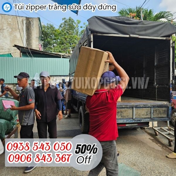 Lên hàng túi zipper trắng sữa cho khách