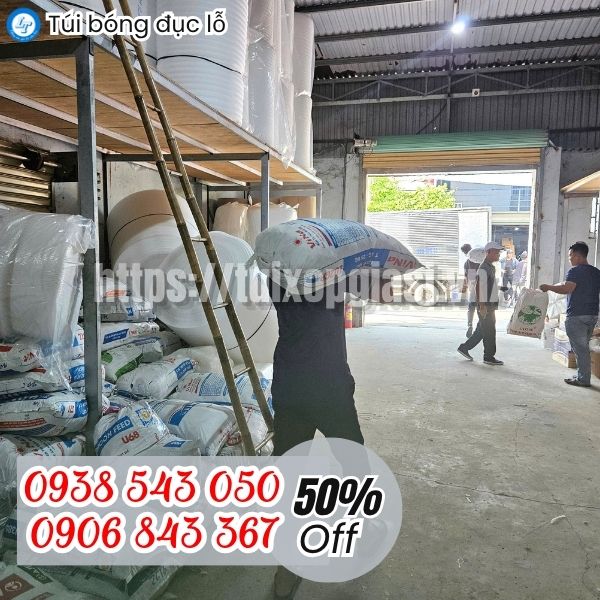 Bốc hàng lên tải cho khách