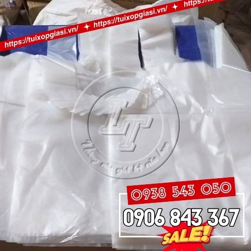Túi bóng trắng đựng quần áo giặt ủi