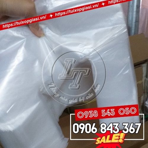 Túi bóng trắng đựng quần áo