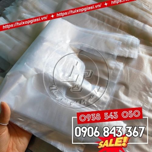 Túi bóng trắng đựng quần áo giặt ủi