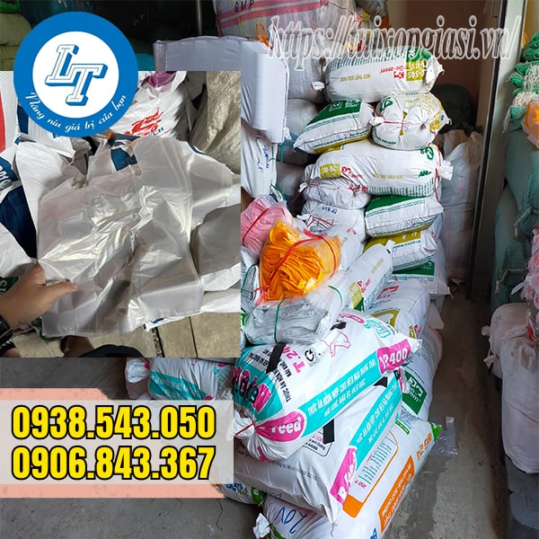 Túi xốp 2 quai màu trắng