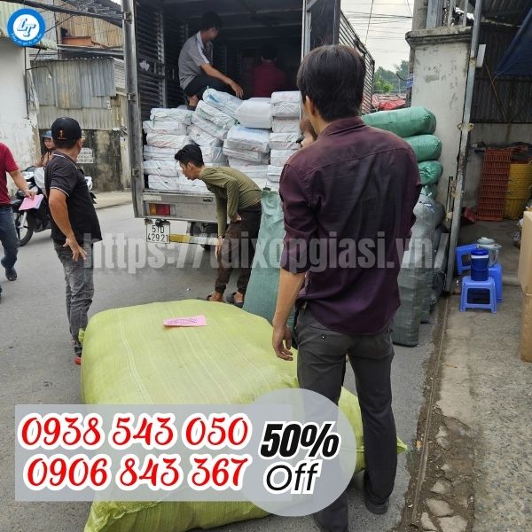 Lên hàng túi xốp sọc màu cho khách sỉ tphcm