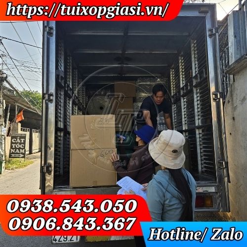 Lên hàng túi zip 2 mặt bạc cho khách HCM