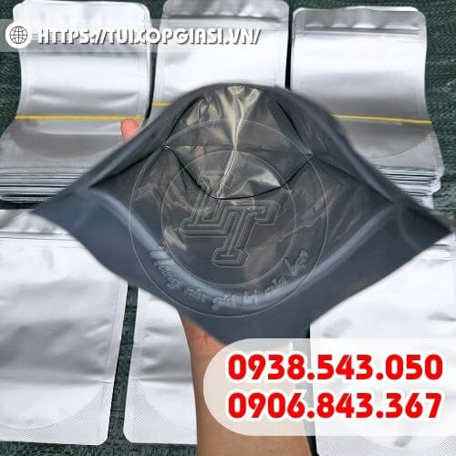 Thiết kế phần miệng có khoá zip chắc chắn