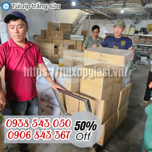 Lên túi zip trắng sữa cho khách