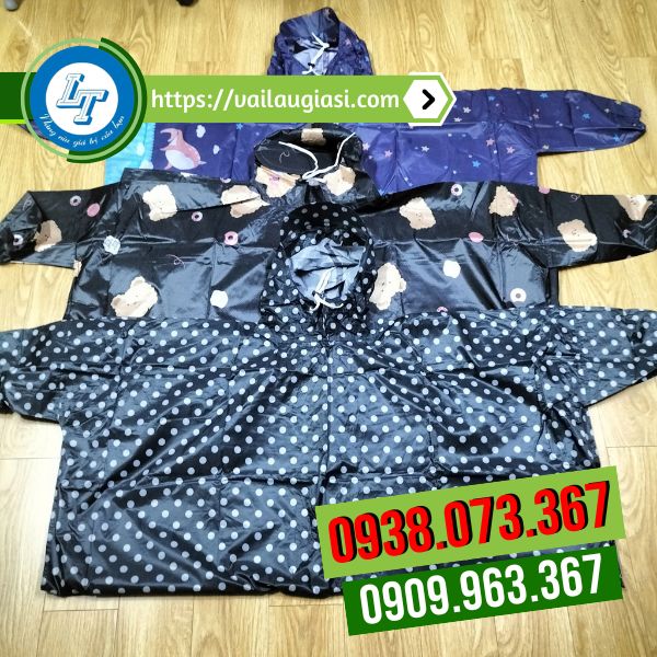 Áo mưa bít có chất liệu nhựa chống thấm tốt Áo mưa bít có chất liệu nhựa chống thấm tốt