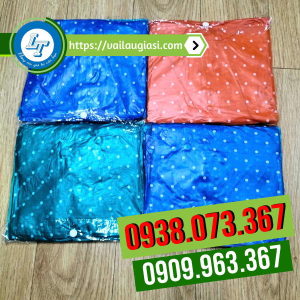 Áo mưa cánh dơi chấm bi tại Lê Thanh Áo mưa cánh dơi chấm bi tại Lê Thanh
