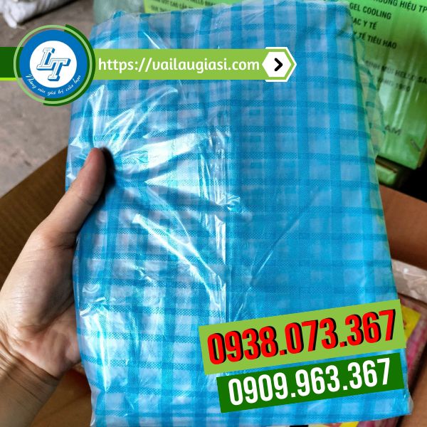 Đóng riêng lẻ từng cái áo mưa Đóng riêng lẻ từng cái áo mưa