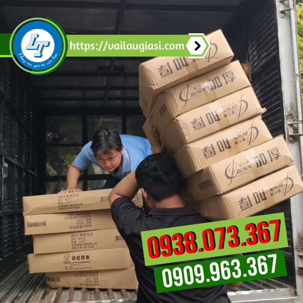 áo mưa tiện lợi đóng hộp giao cho khách áo mưa tiện lợi đóng hộp giao cho khách