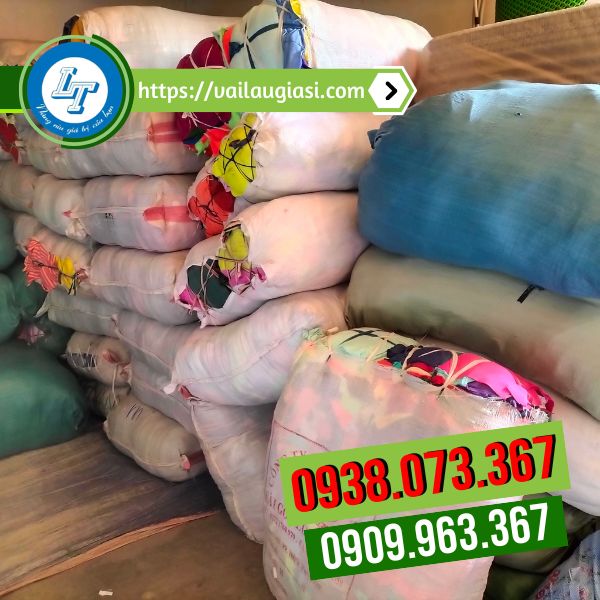 Các bao giẻ lau máy tại xưởng Lê Thanh Các bao giẻ lau máy tại xưởng Lê Thanh